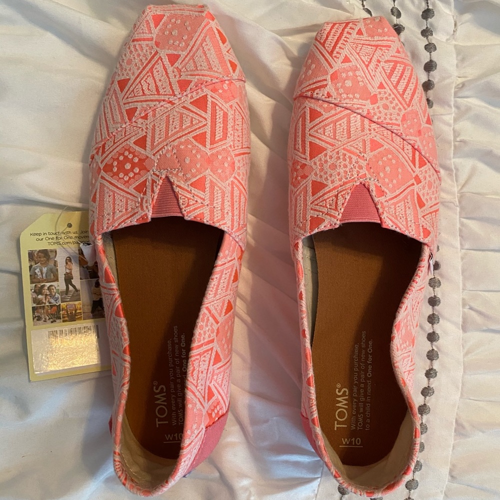Hot pink TOMS - NWT size 10